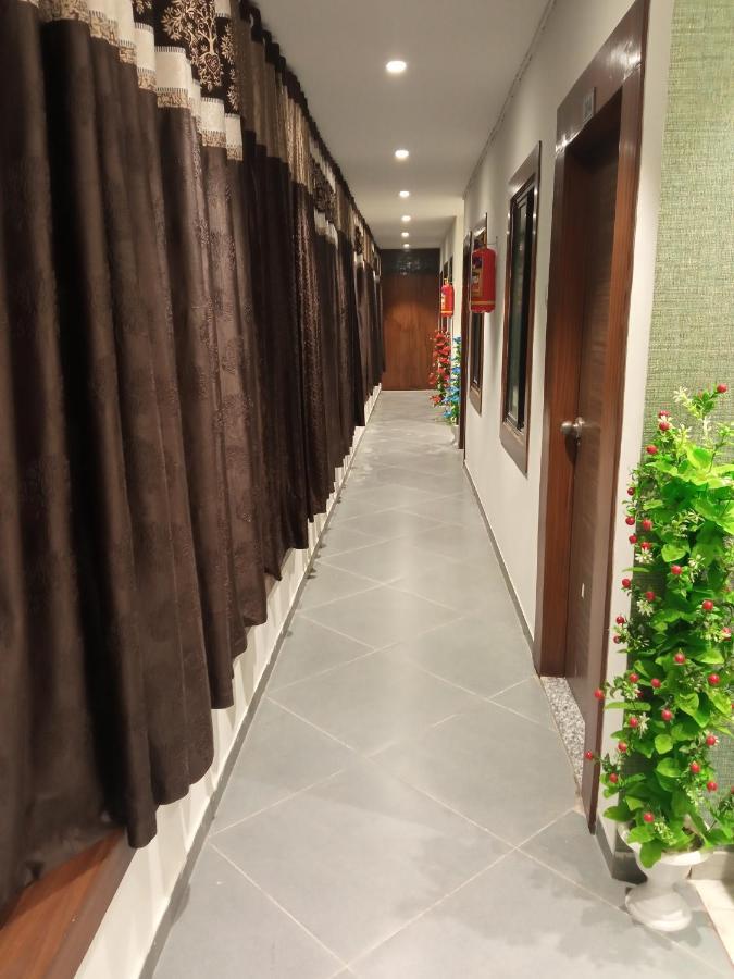 Hotel Mansarovar,วาโดดารา ภายนอก รูปภาพ