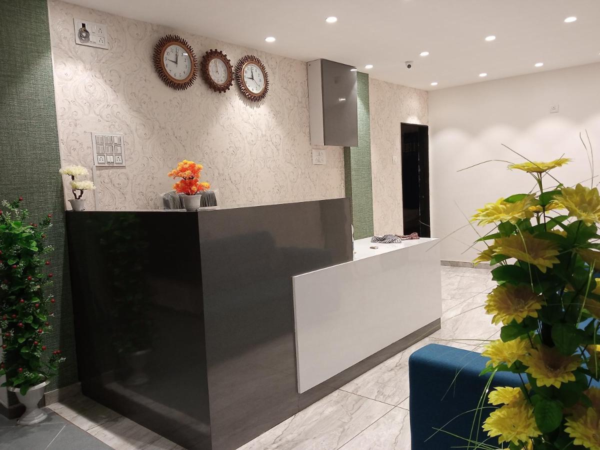 Hotel Mansarovar,วาโดดารา ภายนอก รูปภาพ