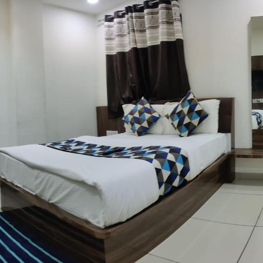 Hotel Mansarovar,วาโดดารา ภายนอก รูปภาพ
