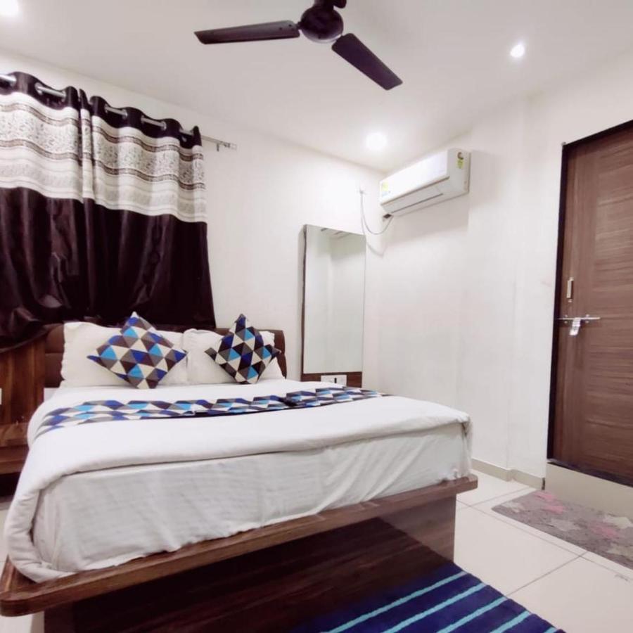 Hotel Mansarovar,วาโดดารา ภายนอก รูปภาพ