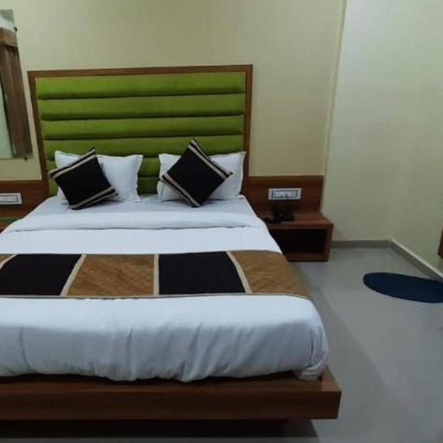 Hotel Mansarovar,วาโดดารา ภายนอก รูปภาพ