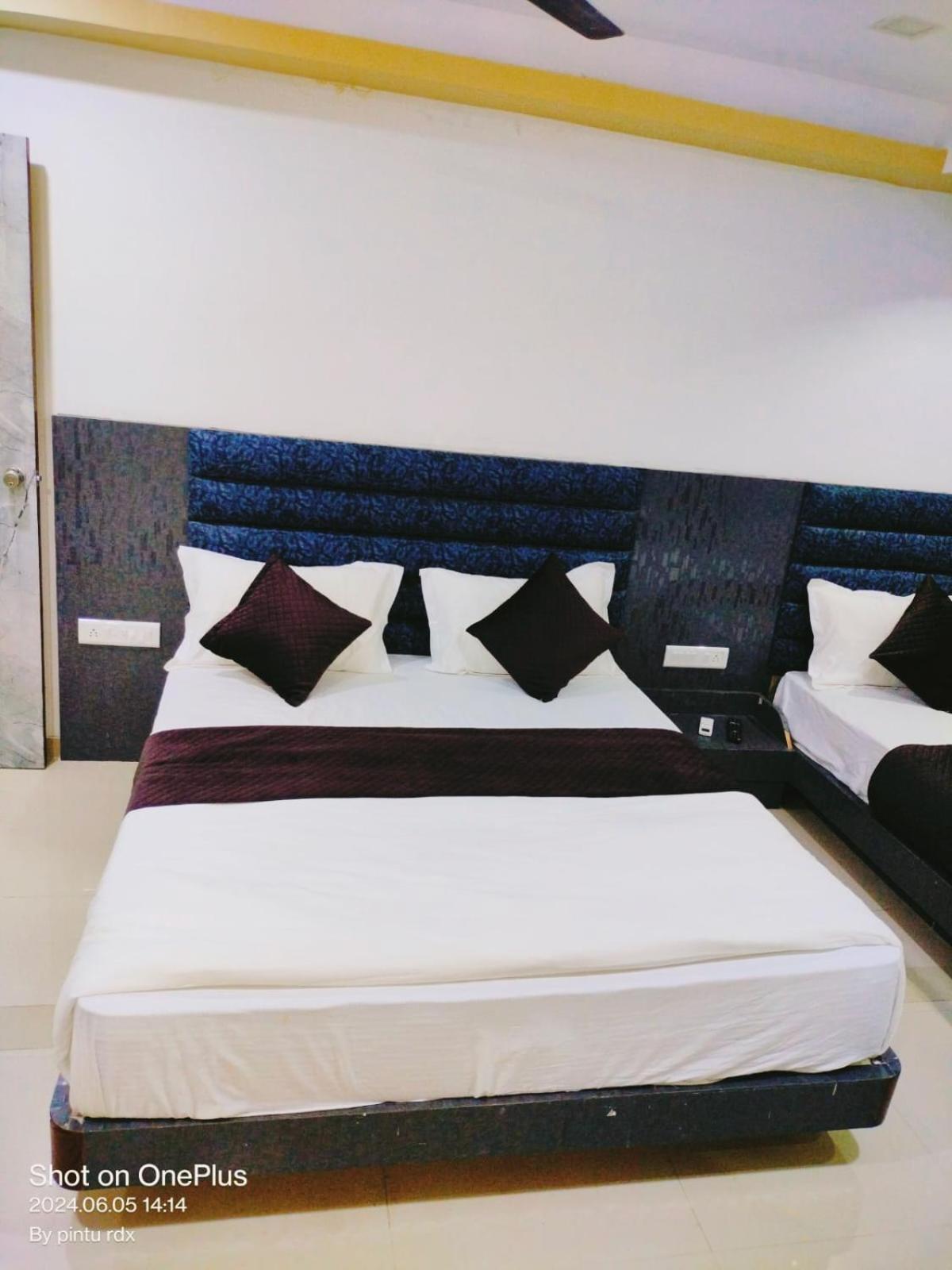 Hotel Mansarovar,วาโดดารา ภายนอก รูปภาพ